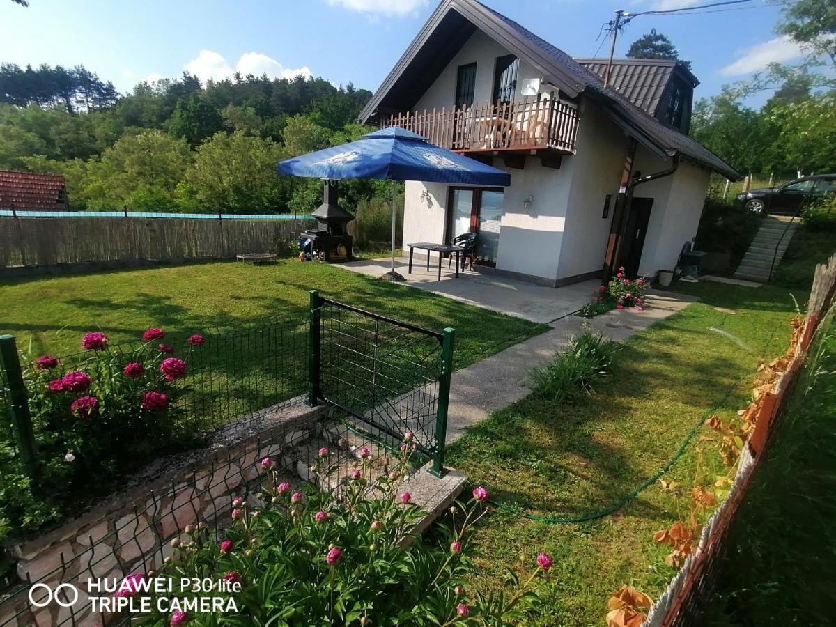 Asja Guest House Lukavac Exteriér fotografie