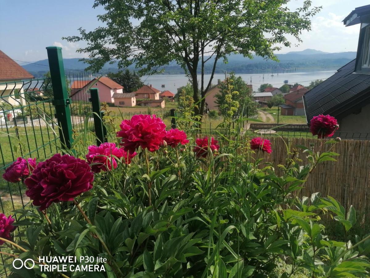Asja Guest House Lukavac Exteriér fotografie