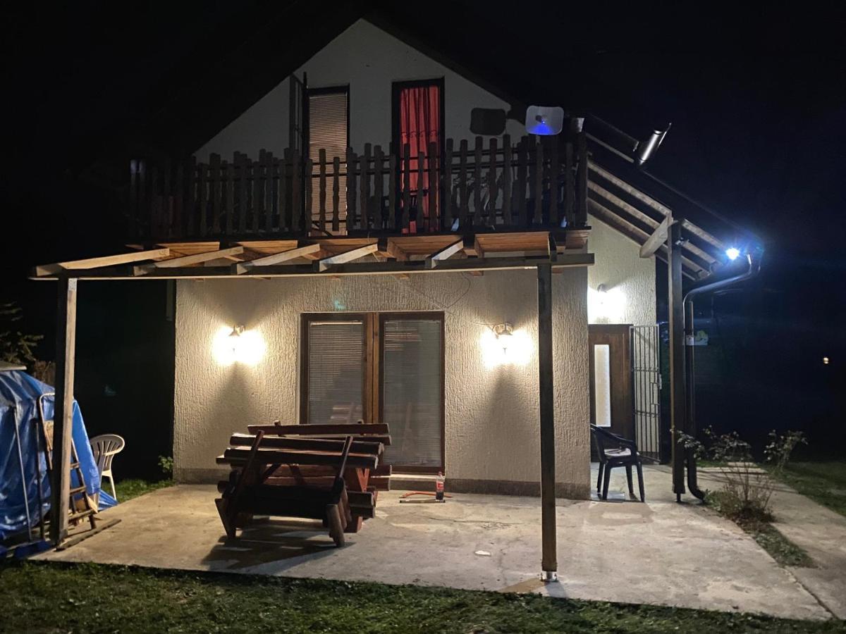 Asja Guest House Lukavac Exteriér fotografie